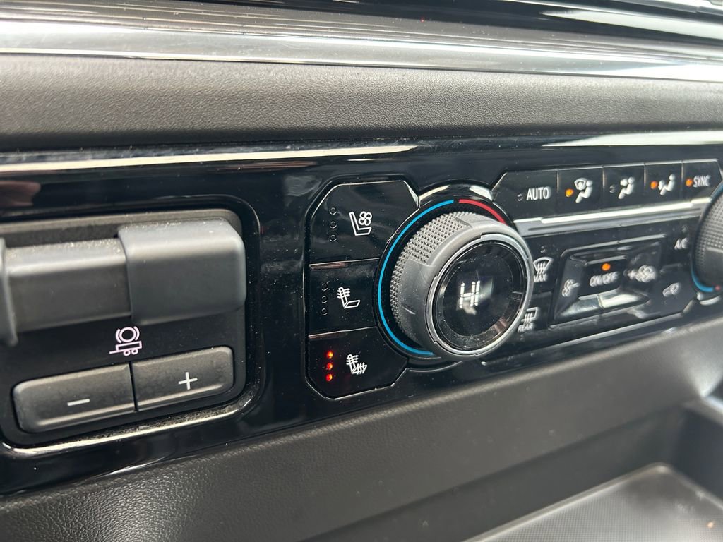 Used 2024 Chevrolet Silverado 1500 High Country w/ Technology Package image 36