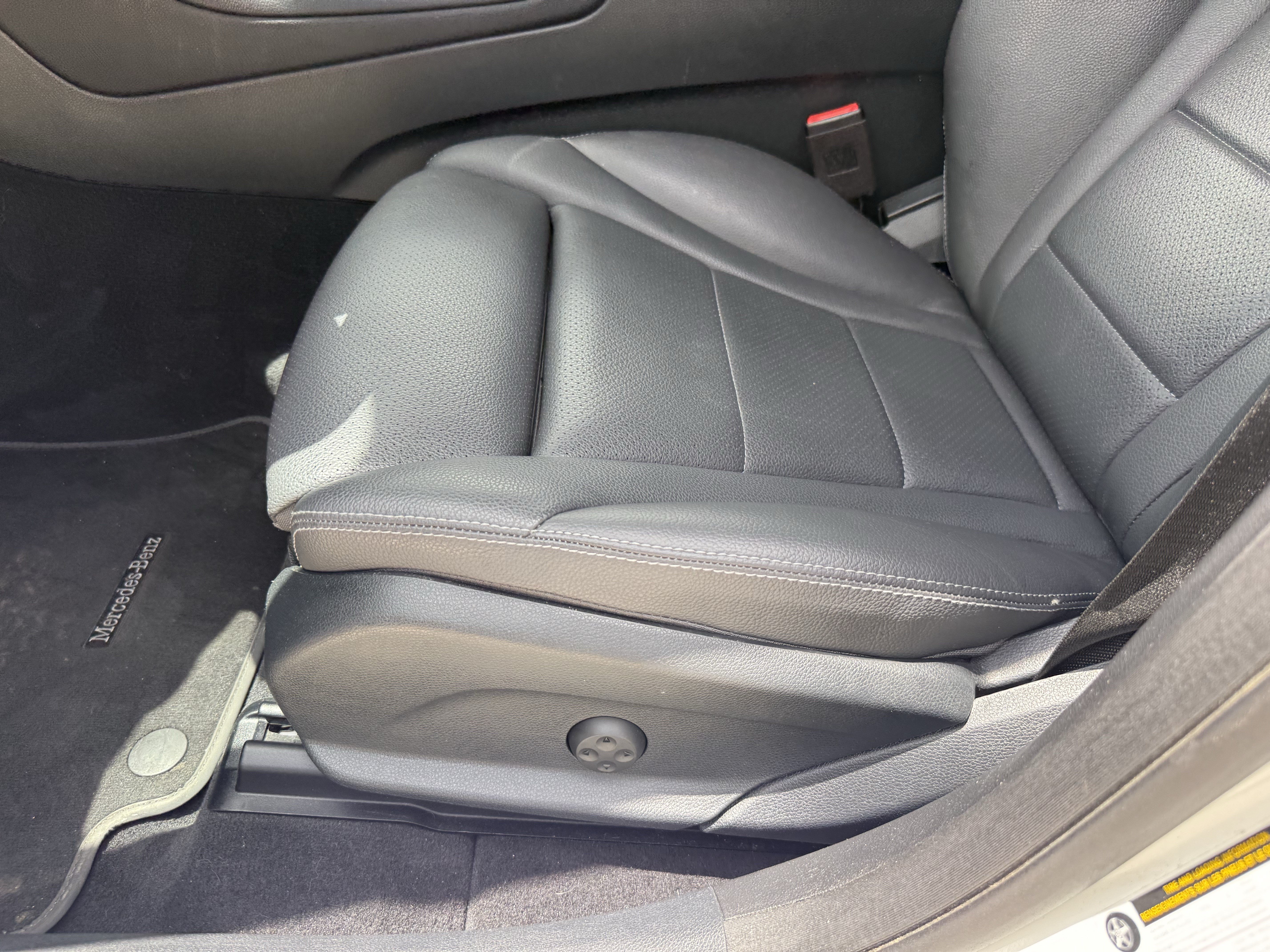 Used 2021 Mercedes-Benz GLC 300 4MATIC image 27