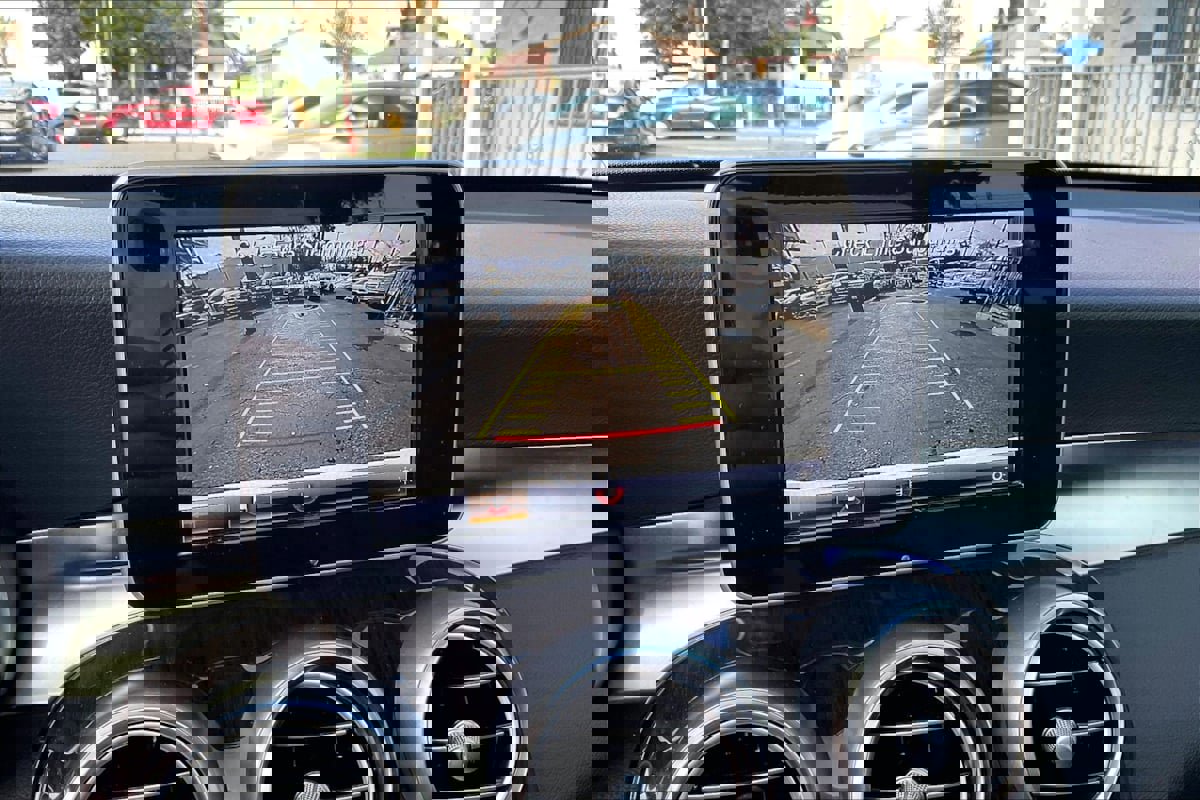 Used 2018 Mercedes-Benz GLC 300 SUV image 21