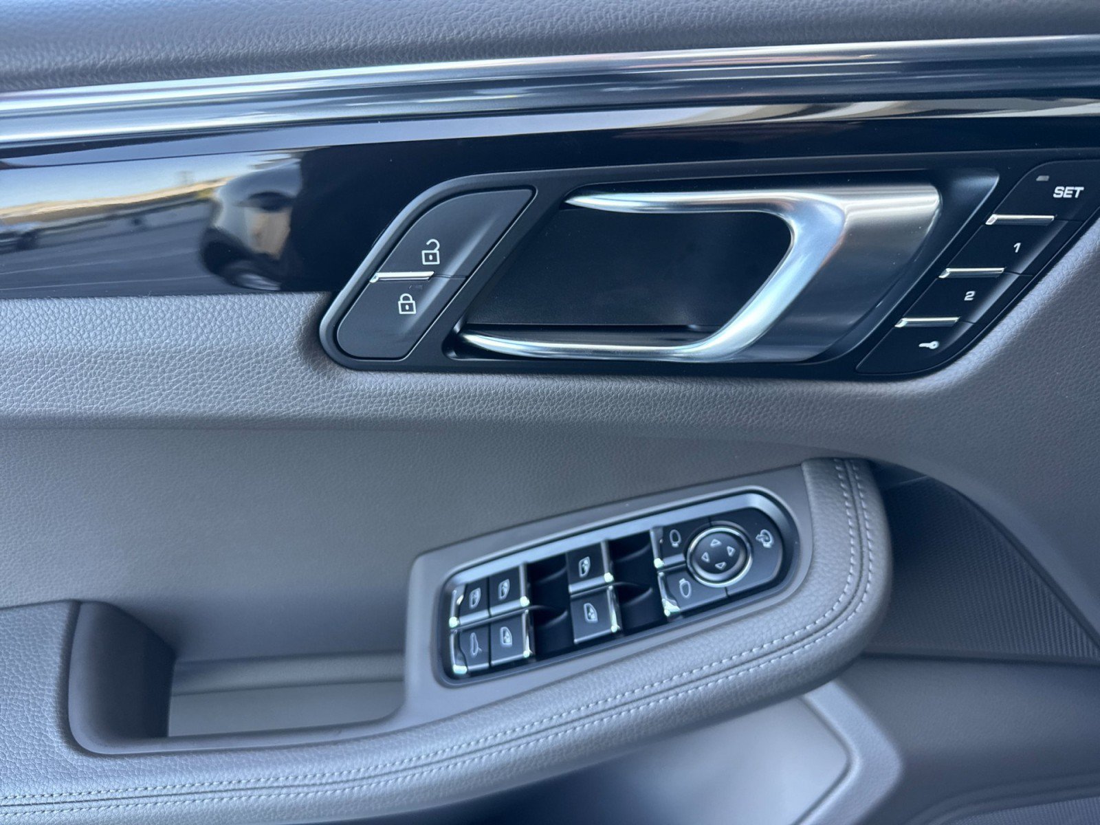 New 2026 Porsche Macan AWD/4WD image 12