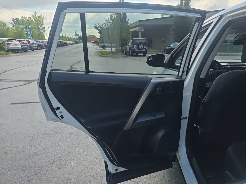 Used 2018 Toyota RAV4 LE w/ All Weather Liner Package FWD image 21