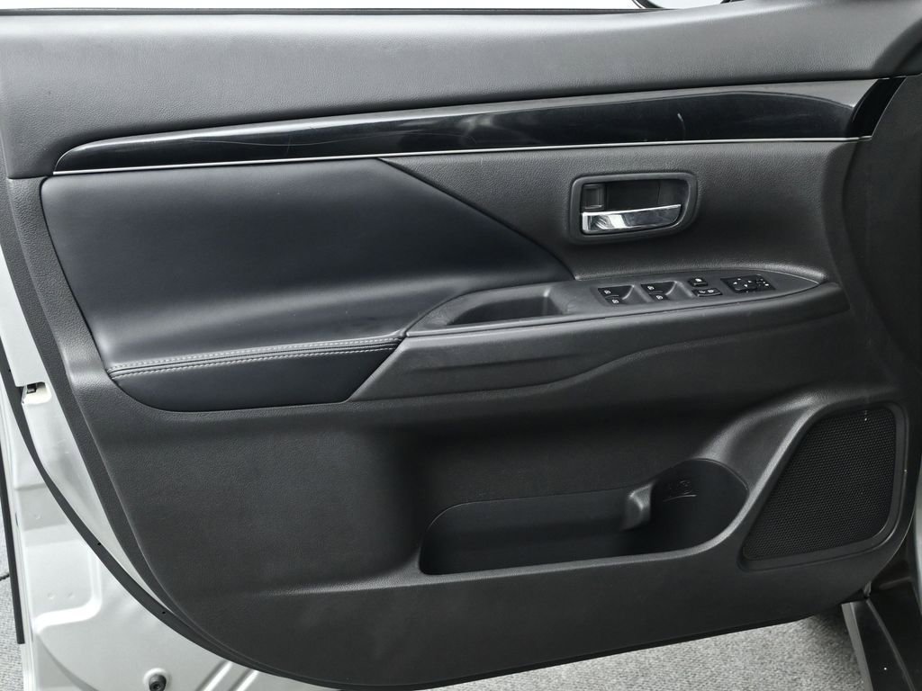 Used 2020 Mitsubishi Outlander SEL image 10