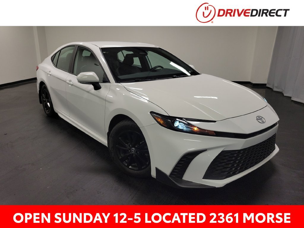 Used 2025 Toyota Camry SE FWD image 1