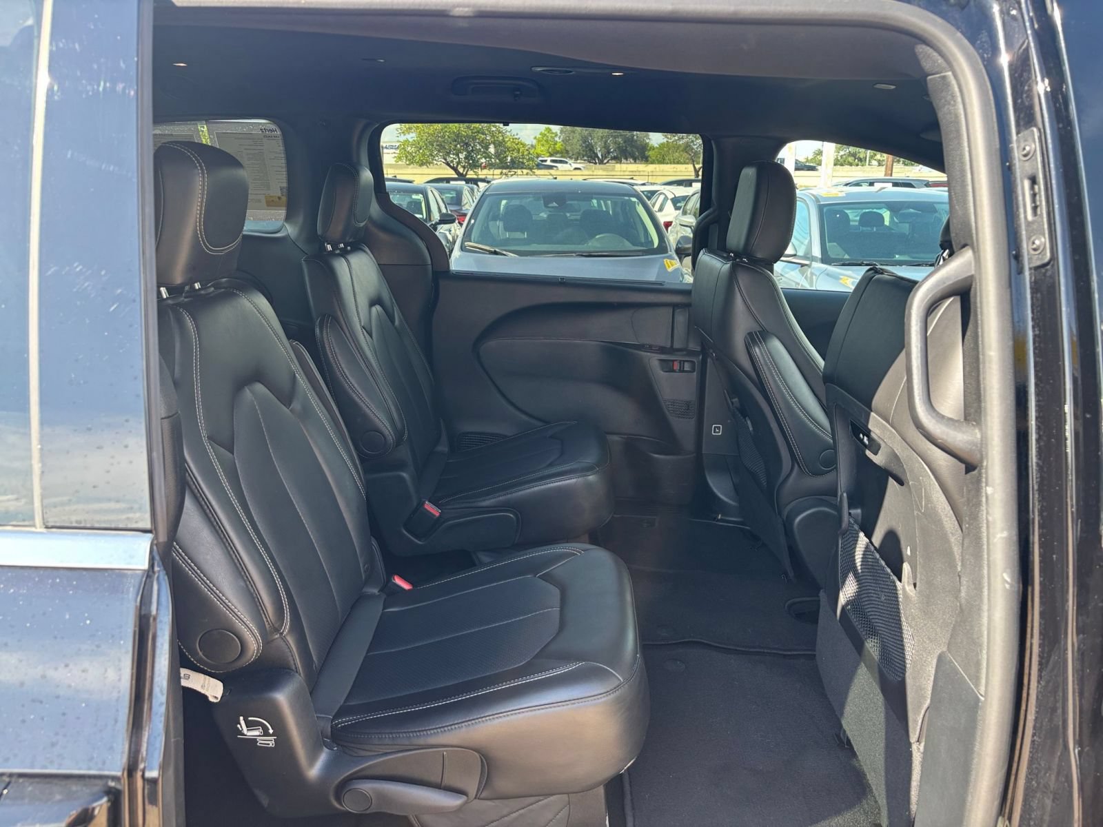 Used 2025 Chrysler Pacifica Select FWD image 27
