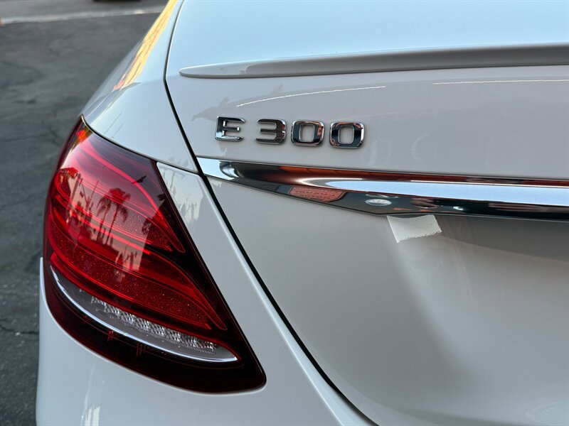 Used 2018 Mercedes-Benz E 300 image 11