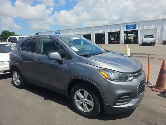 Used 2020 Chevrolet Trax LS w/ Tint and Cruise Package FWD image 5