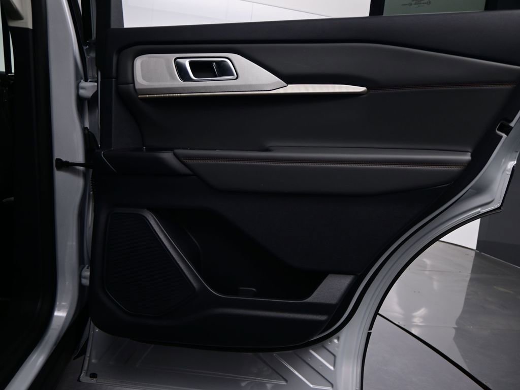 Used 2025 Ford Explorer Active w/ Active Comfort Package image 37