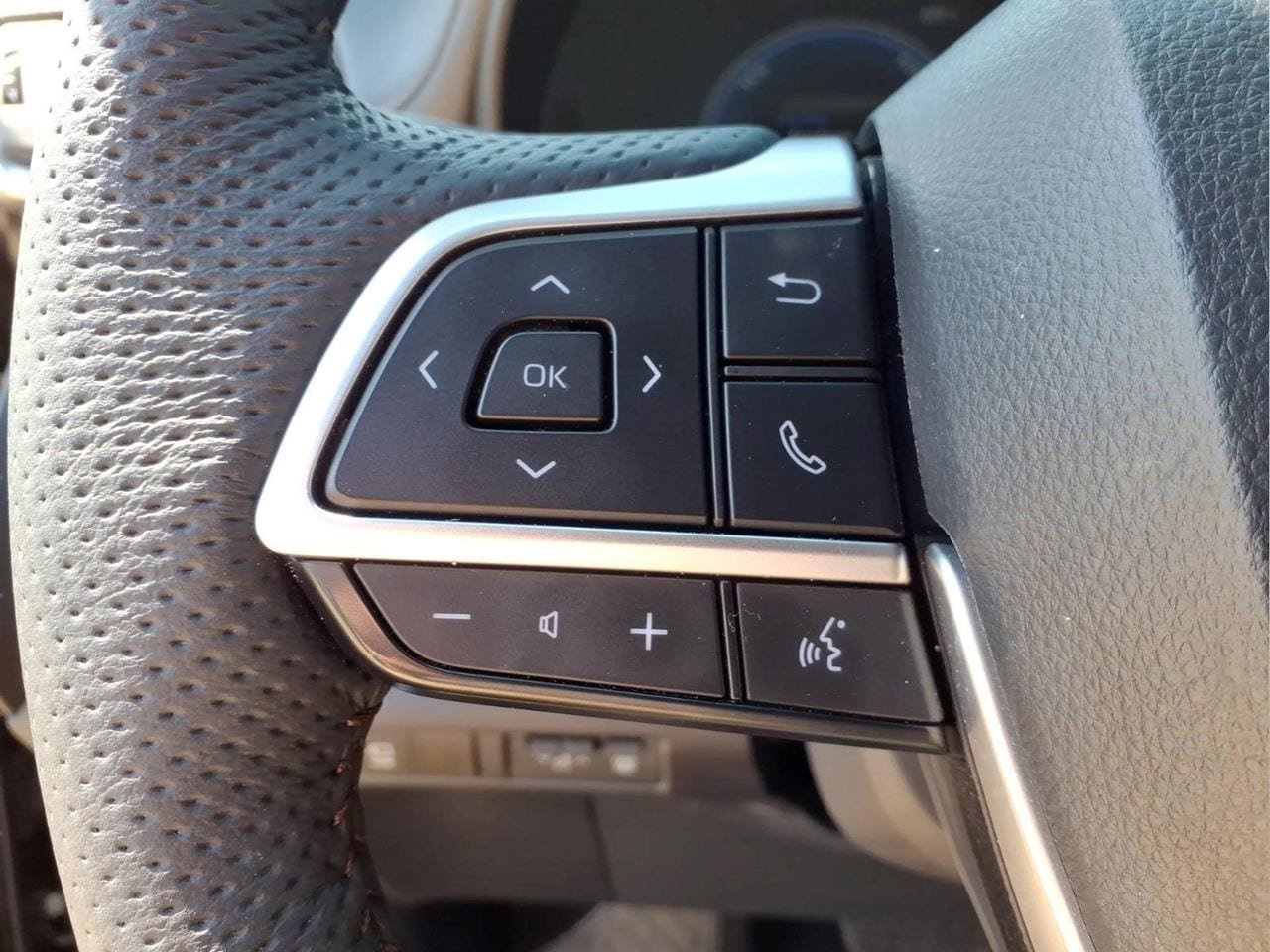 Used 2025 Toyota Sienna Platinum FWD image 31