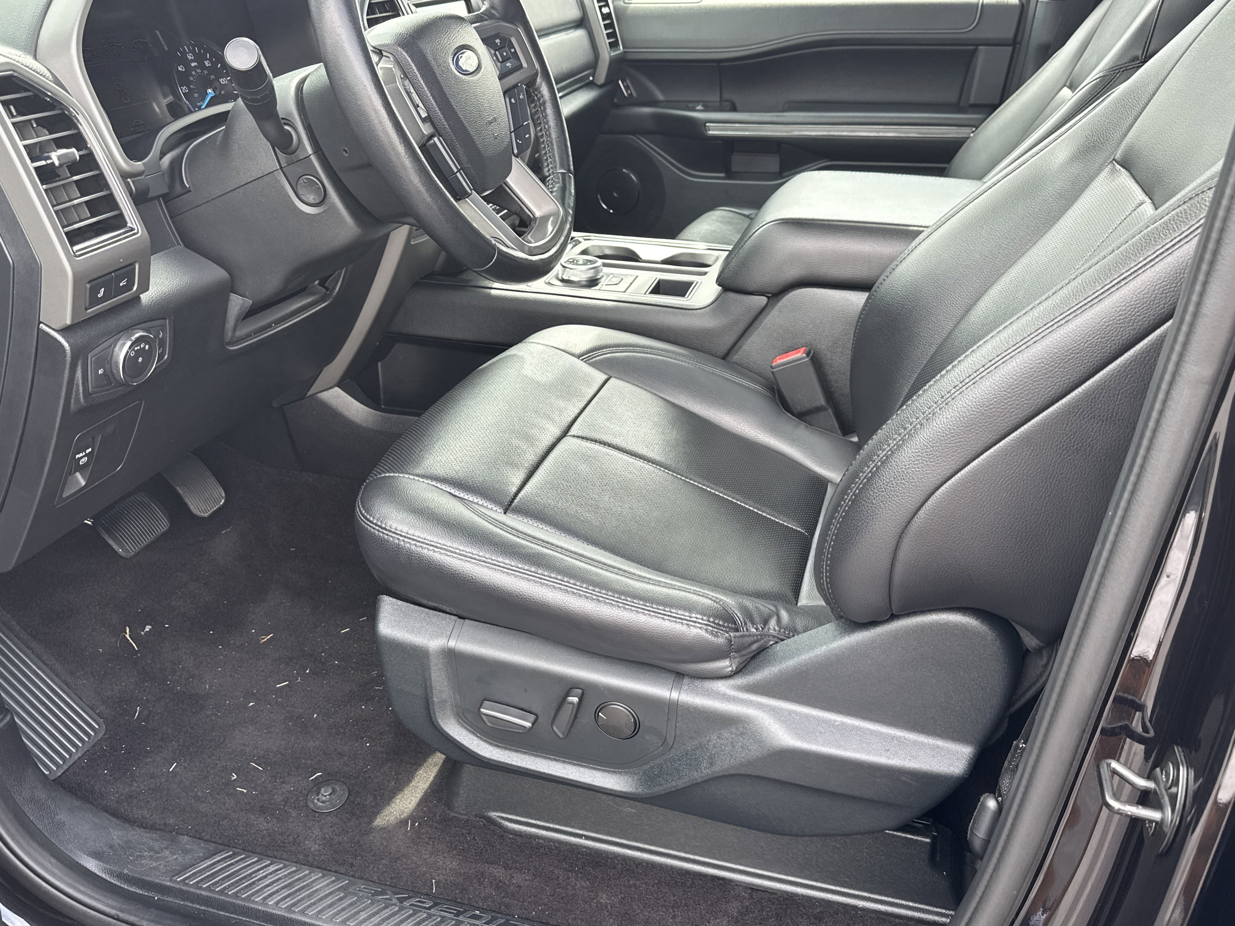 Used 2021 Ford Expedition XLT image 16