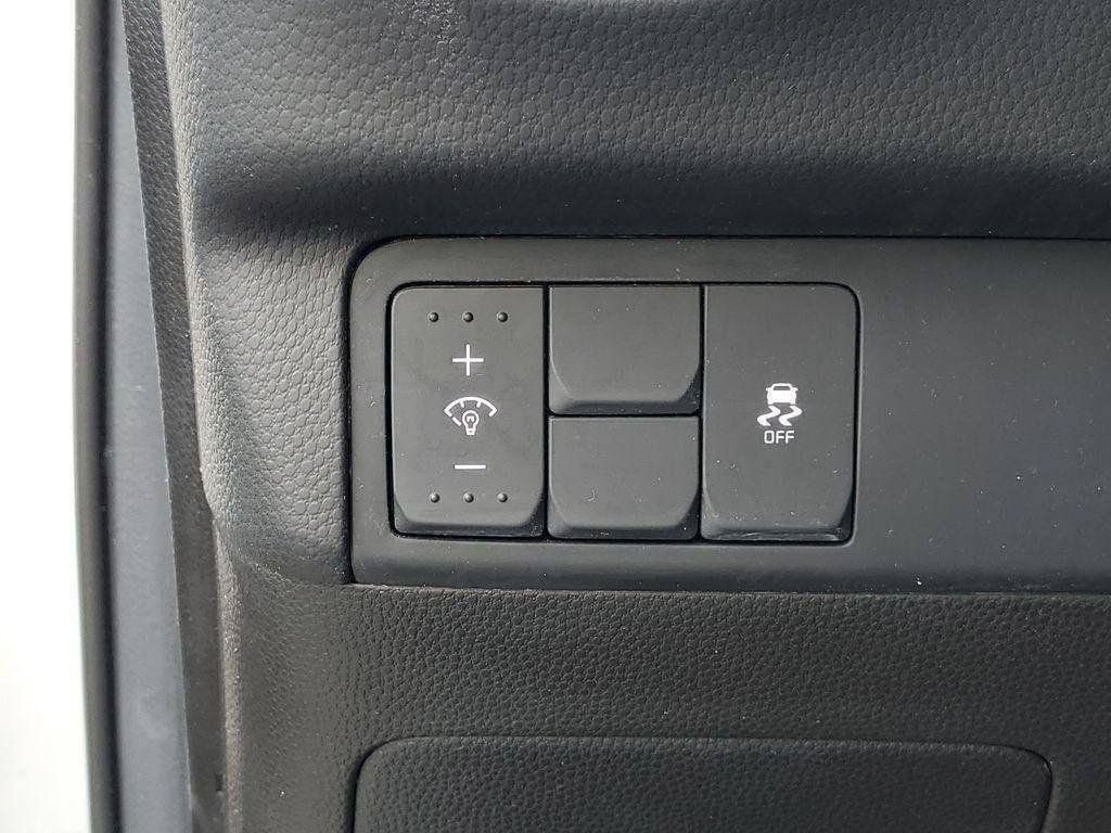 Used 2015 Kia Soul ! FWD image 8