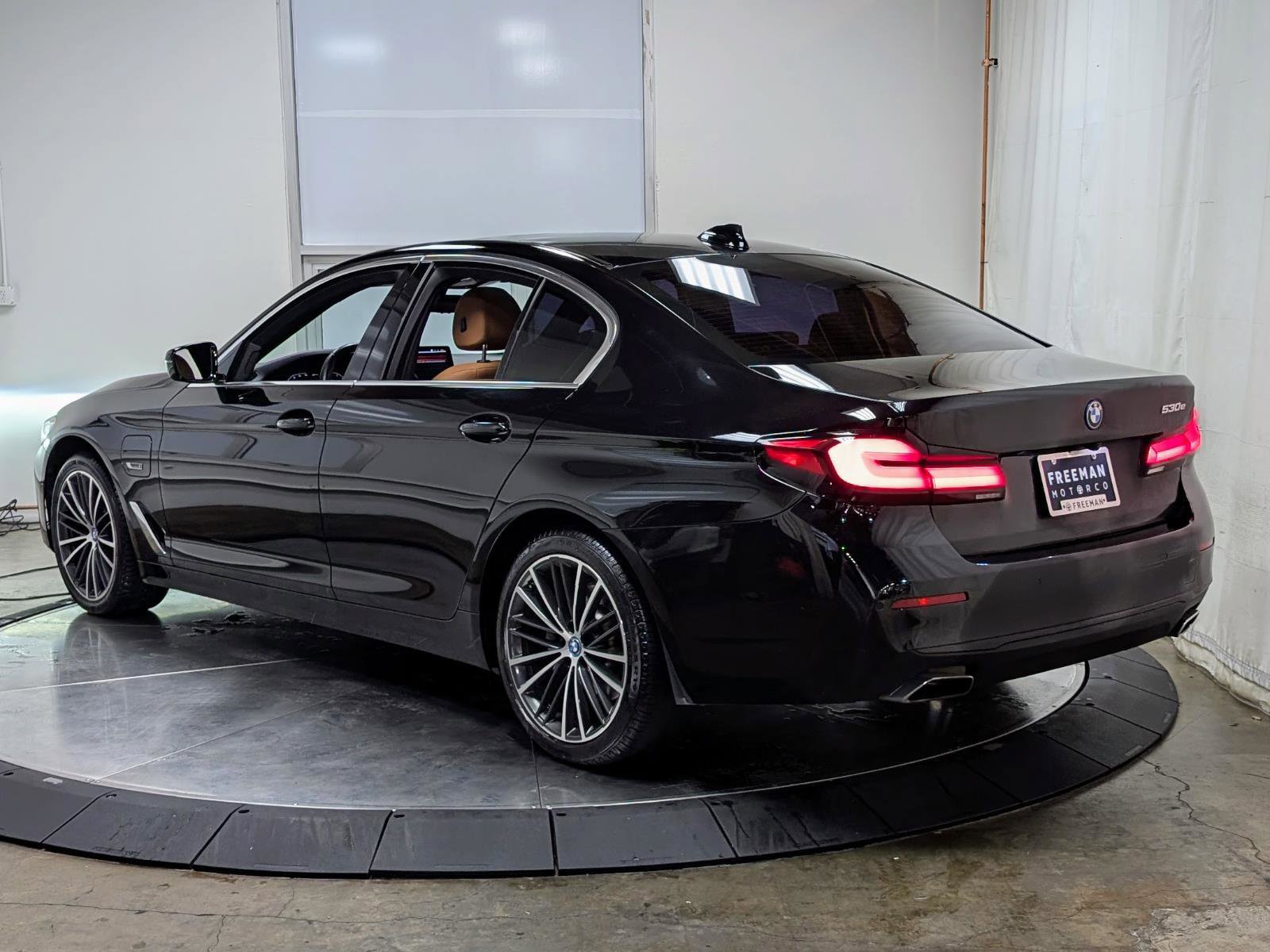 Used 2023 BMW 530e w/ Convenience Package image 7