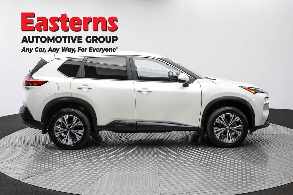 Used 2022 Nissan Rogue SV image 4