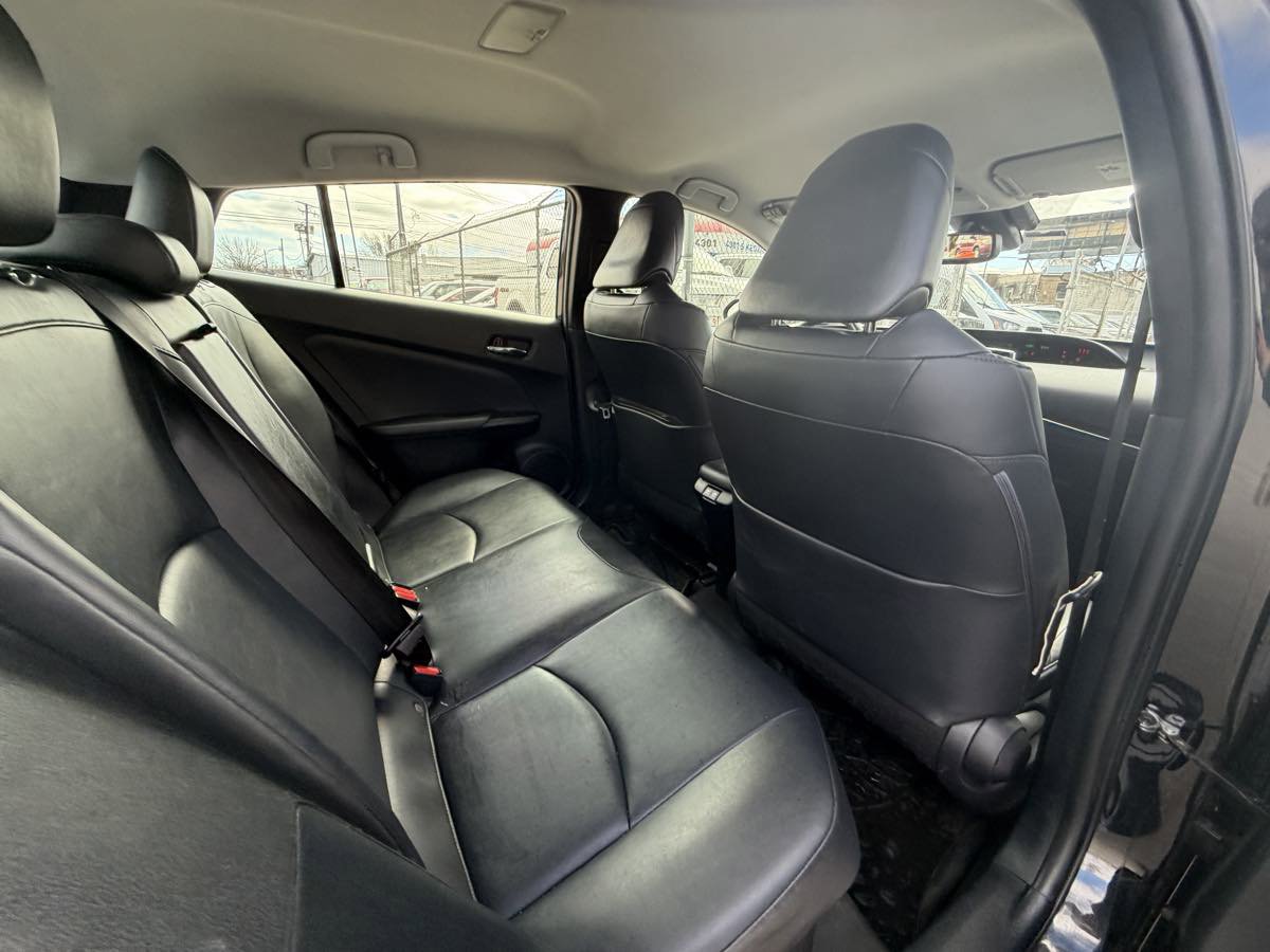Used 2021 Toyota Prius XLE image 26