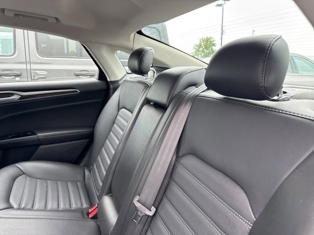 Used 2016 Ford Fusion SE w/ Equipment Group 202A FWD image 11