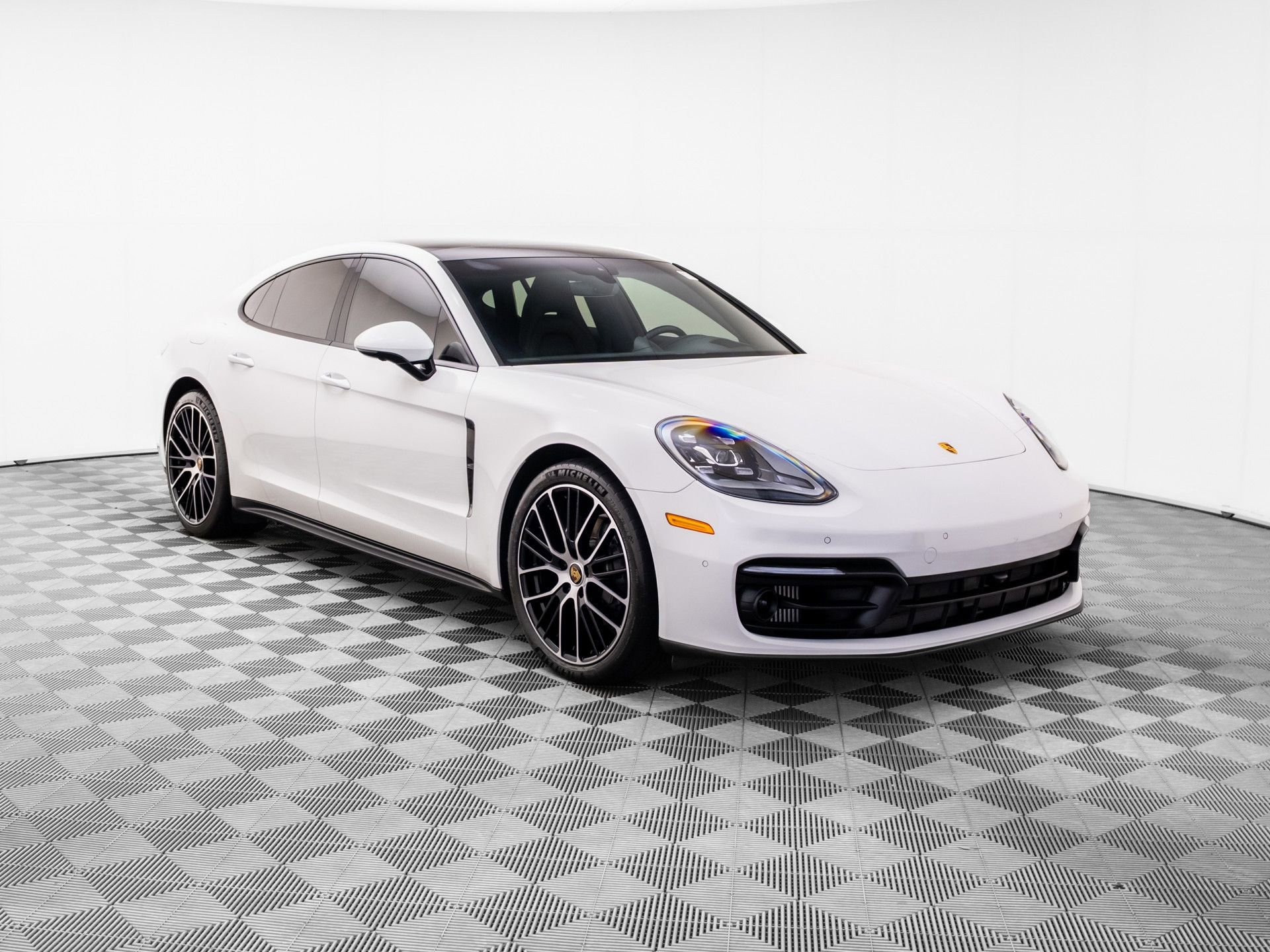 Used 2021 Porsche Panamera 4 w/ Premium Package AWD/4WD image 6