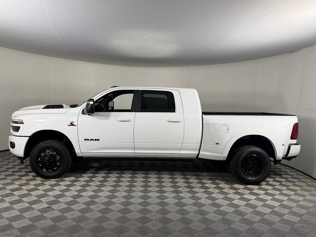 Used 2025 RAM 3500 Limited AWD/4WD image 11