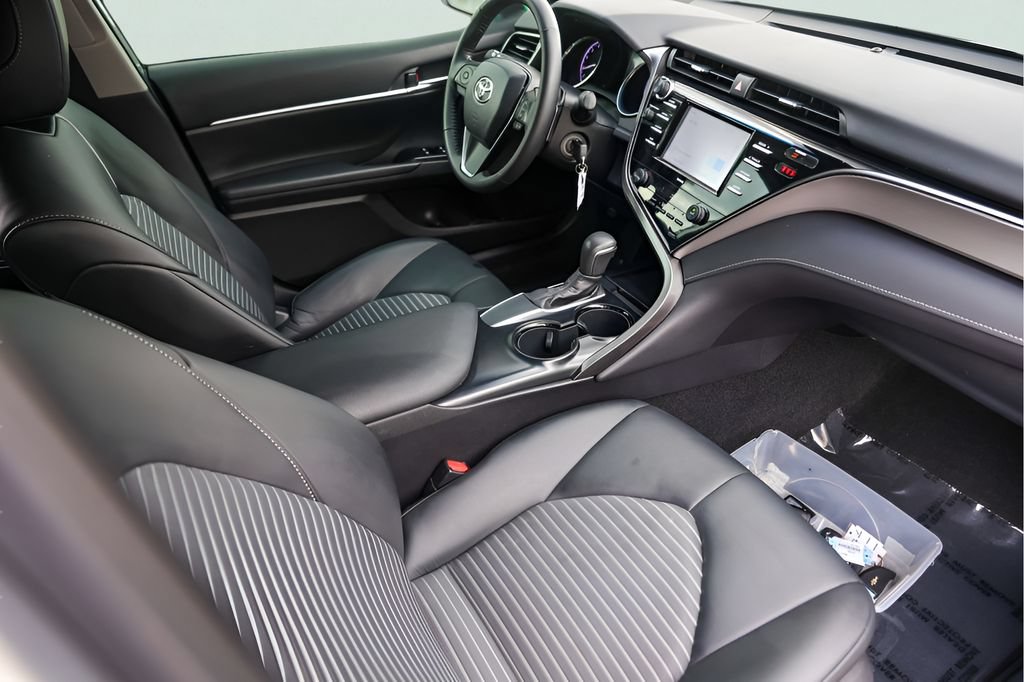 Used 2020 Toyota Camry SE FWD image 31