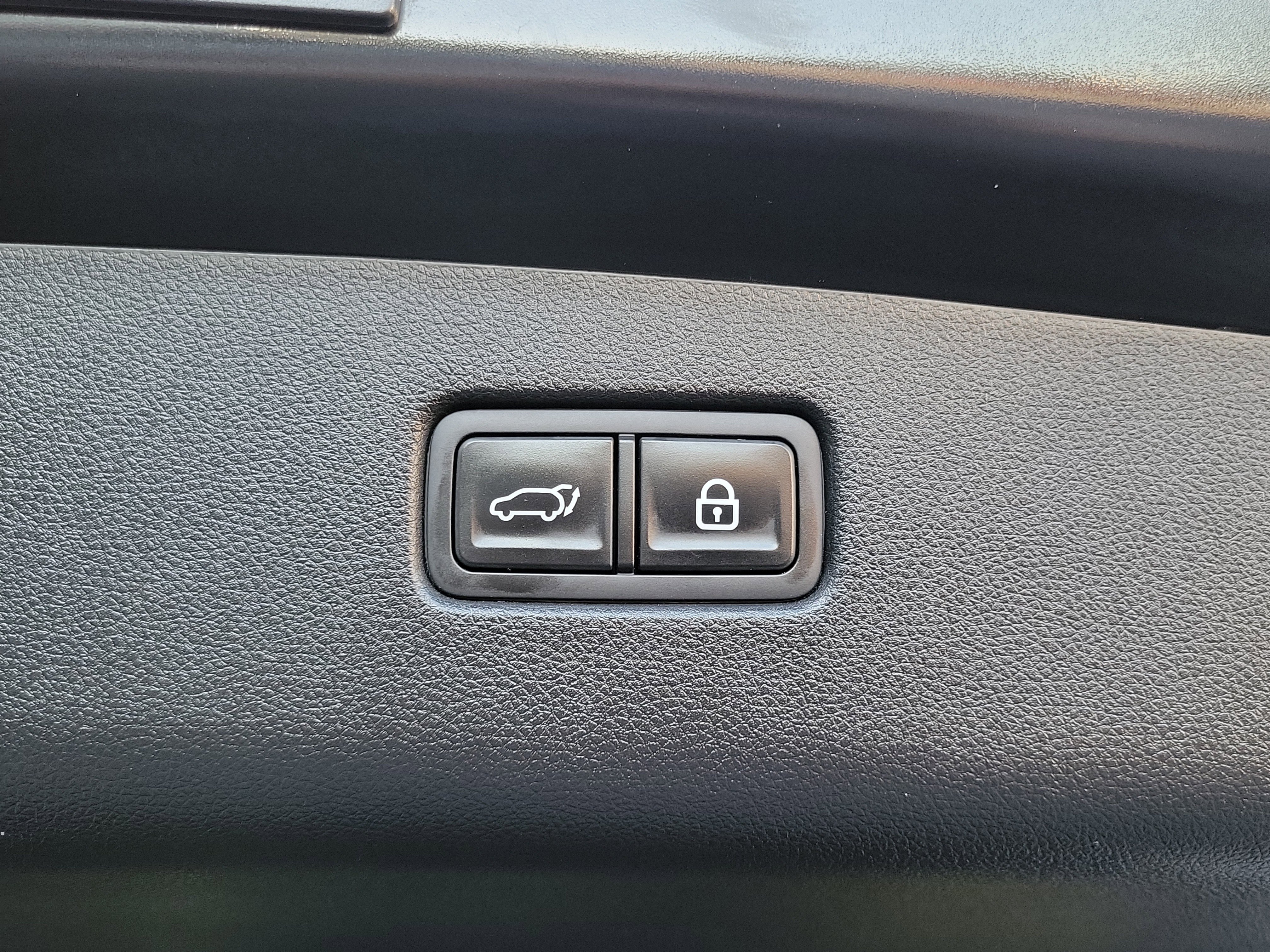 Certified 2022 Genesis GV70 2.5T w/ Sport Prestige Package image 24