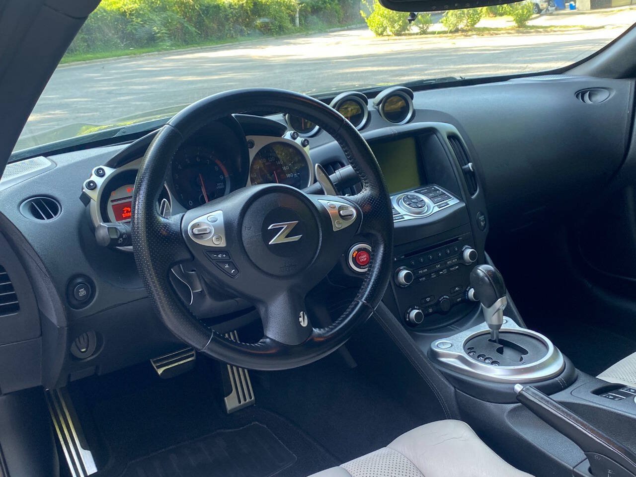Used 2010 Nissan 370Z Touring w/ Sport Pkg RWD image 13