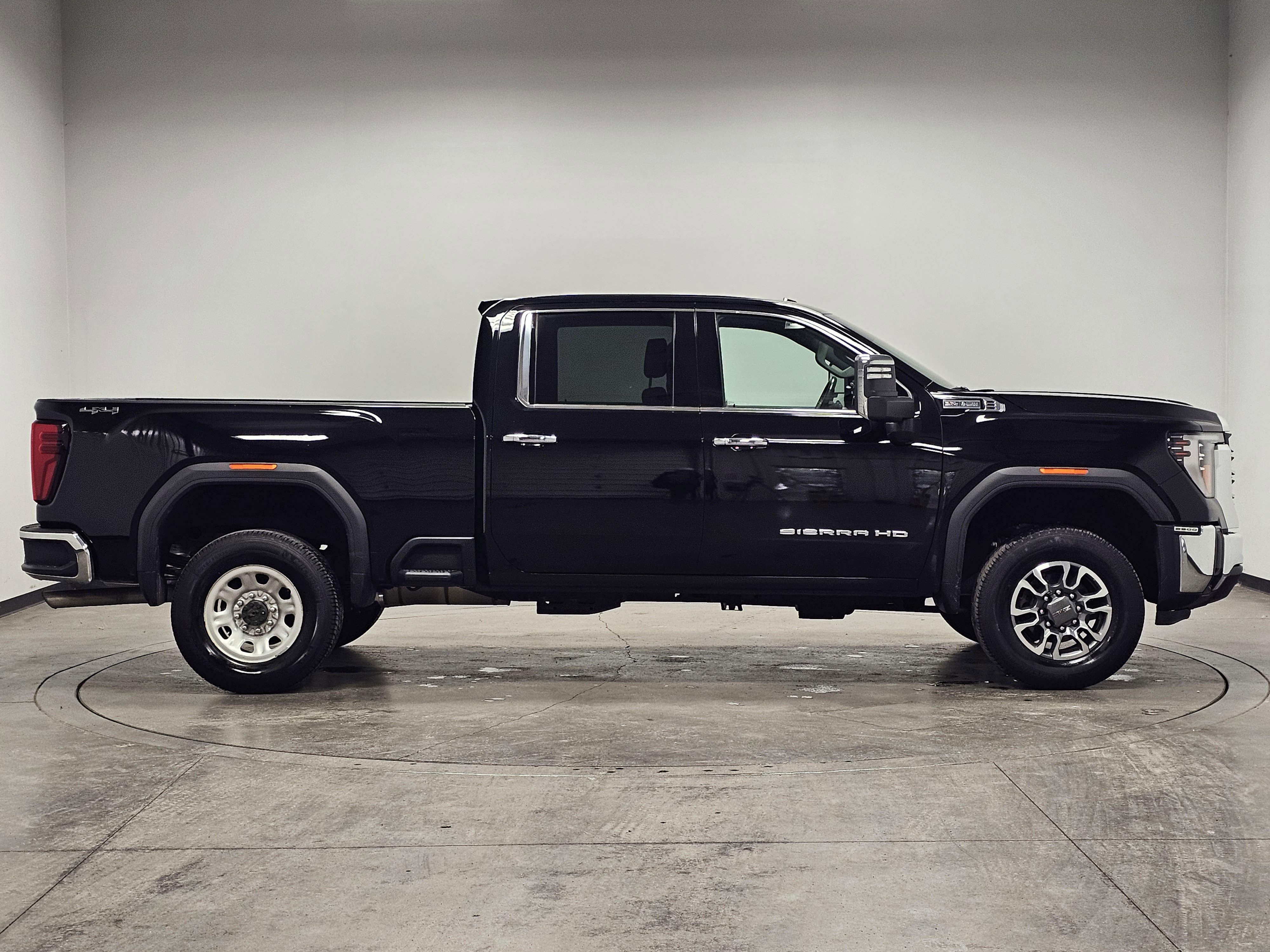 Used 2024 GMC Sierra 2500 SLT image 9