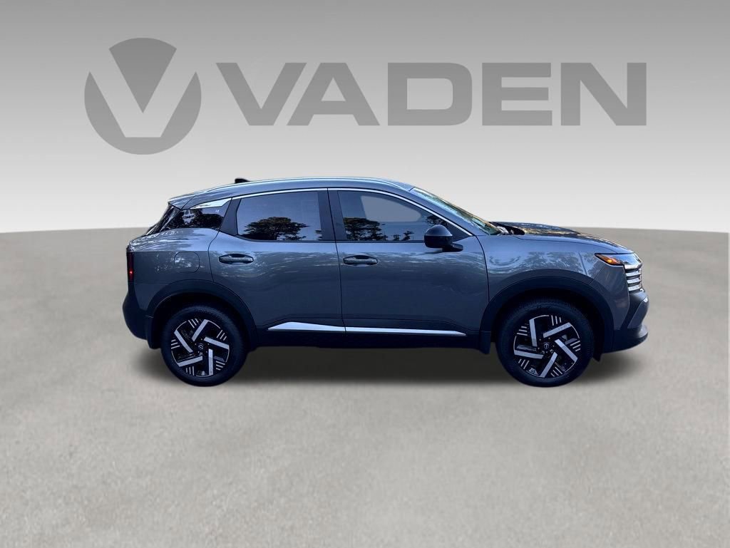 New 2026 Nissan Kicks SR w/ SR Premium Package FWD image 5