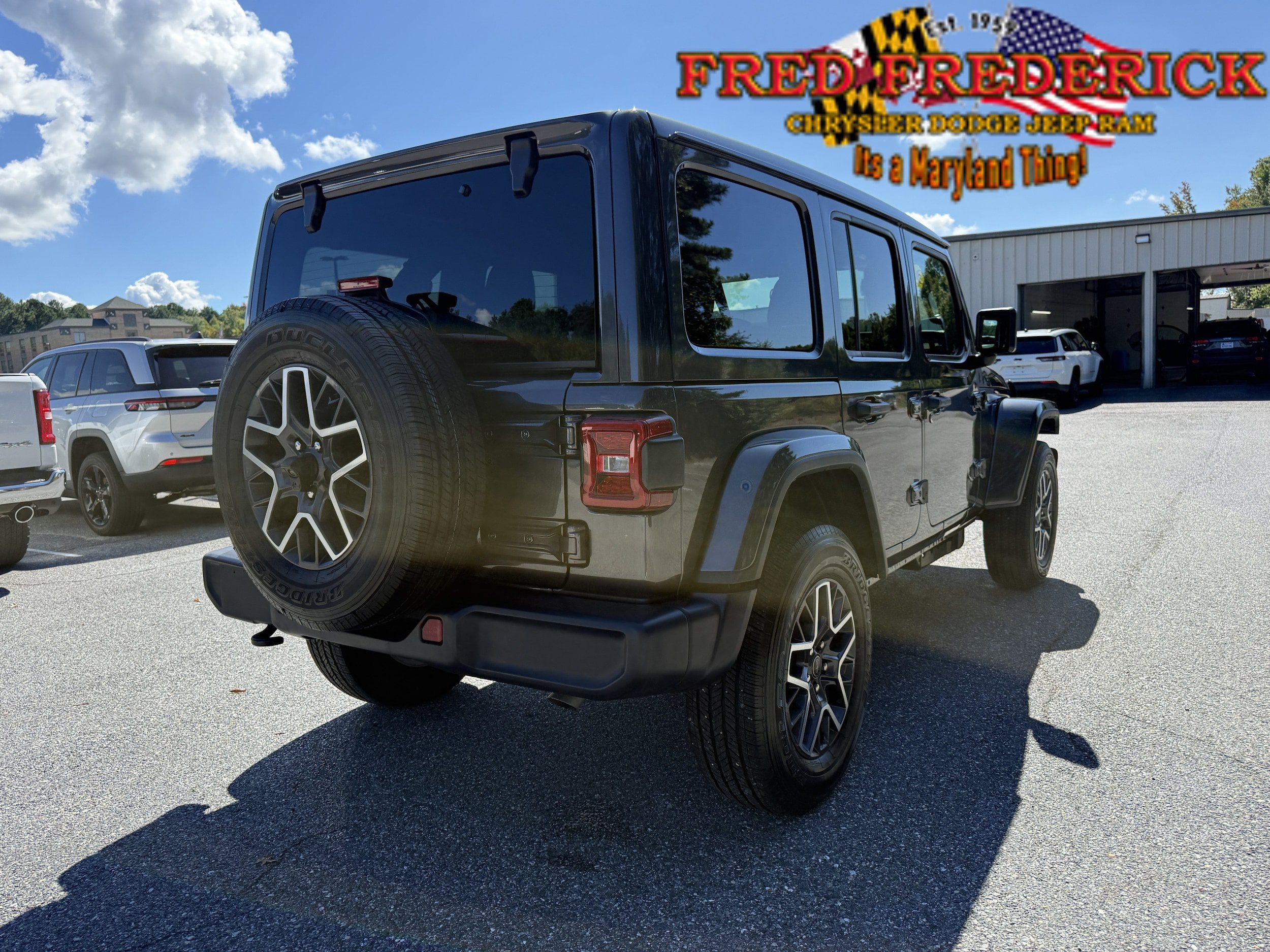 Used 2026 Jeep Wrangler Unlimited Sahara AWD/4WD image 7
