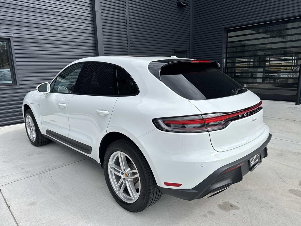 Certified 2025 Porsche Macan image 3