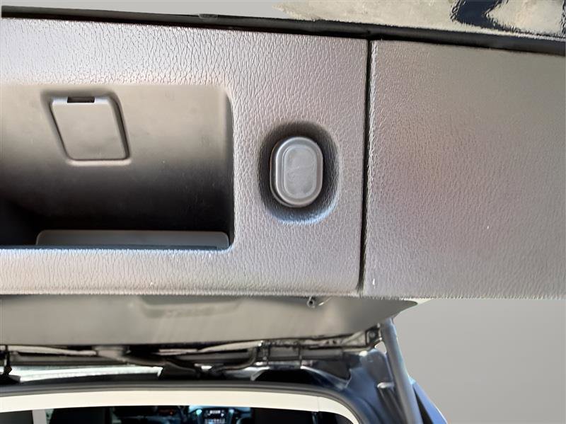 Used 2018 Chevrolet Tahoe Premier RWD image 34