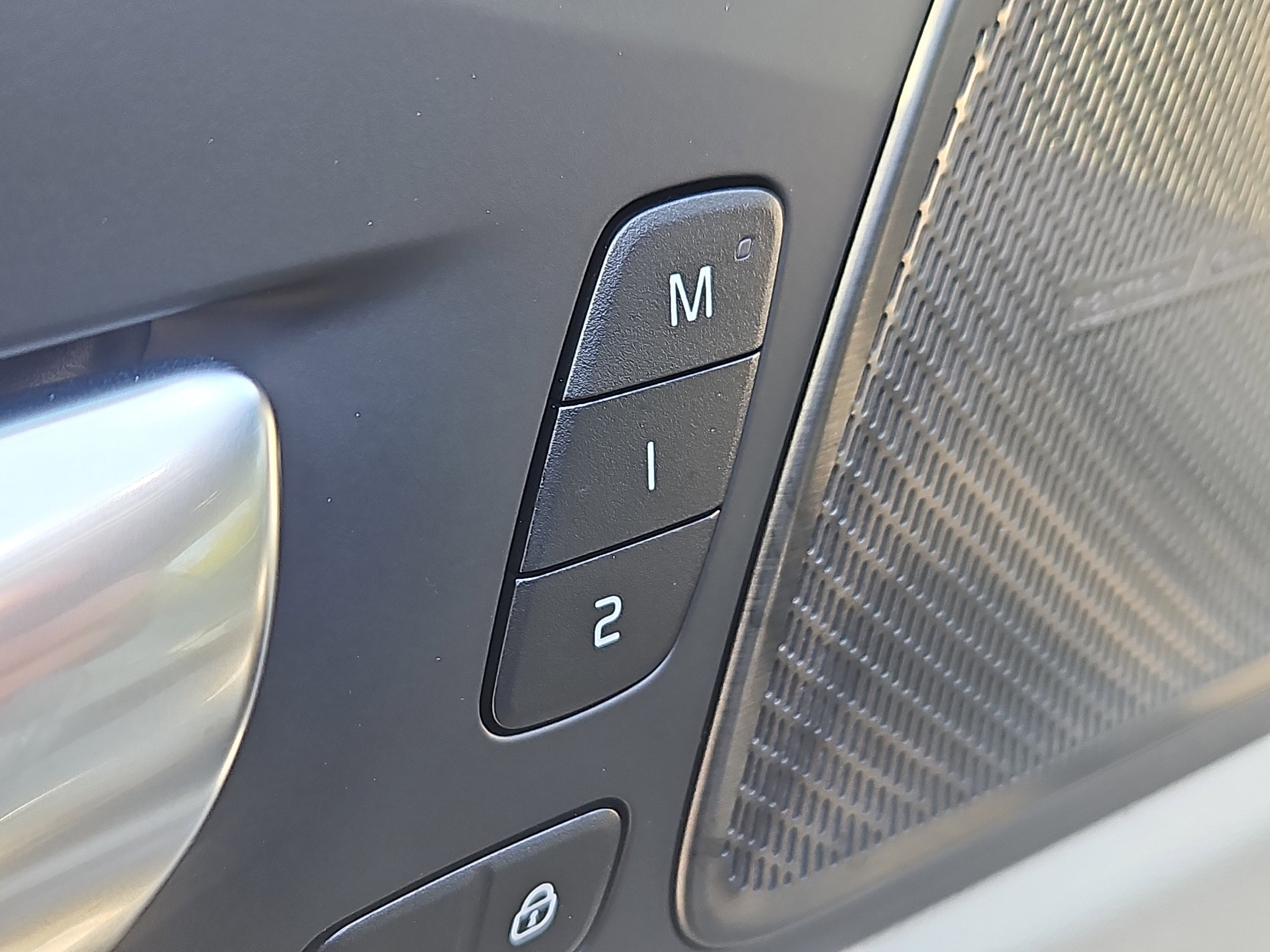 Used 2025 Volvo XC60 B5 Ultra w/ Protection Package Premier image 13