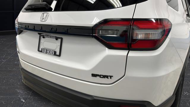 Used 2023 Honda Pilot Sport image 35