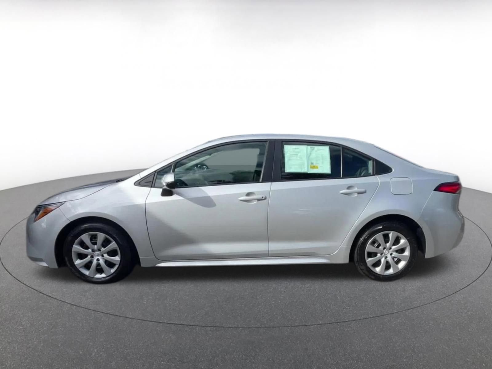 Used 2025 Toyota Corolla LE image 9