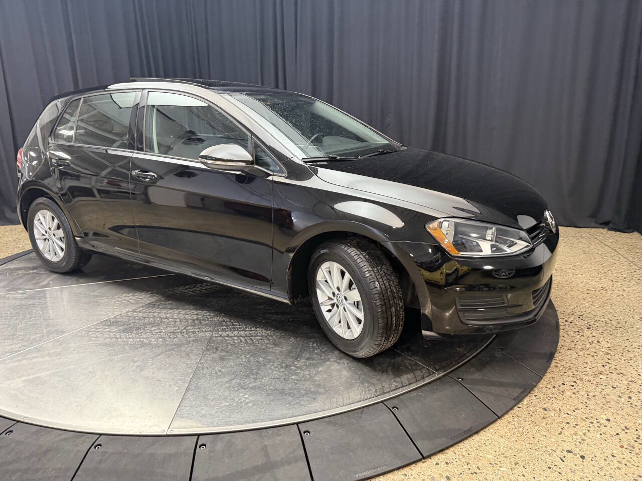 Used 2015 Volkswagen Golf SE image 11