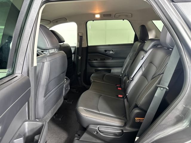 Used 2023 Nissan Pathfinder SL image 25