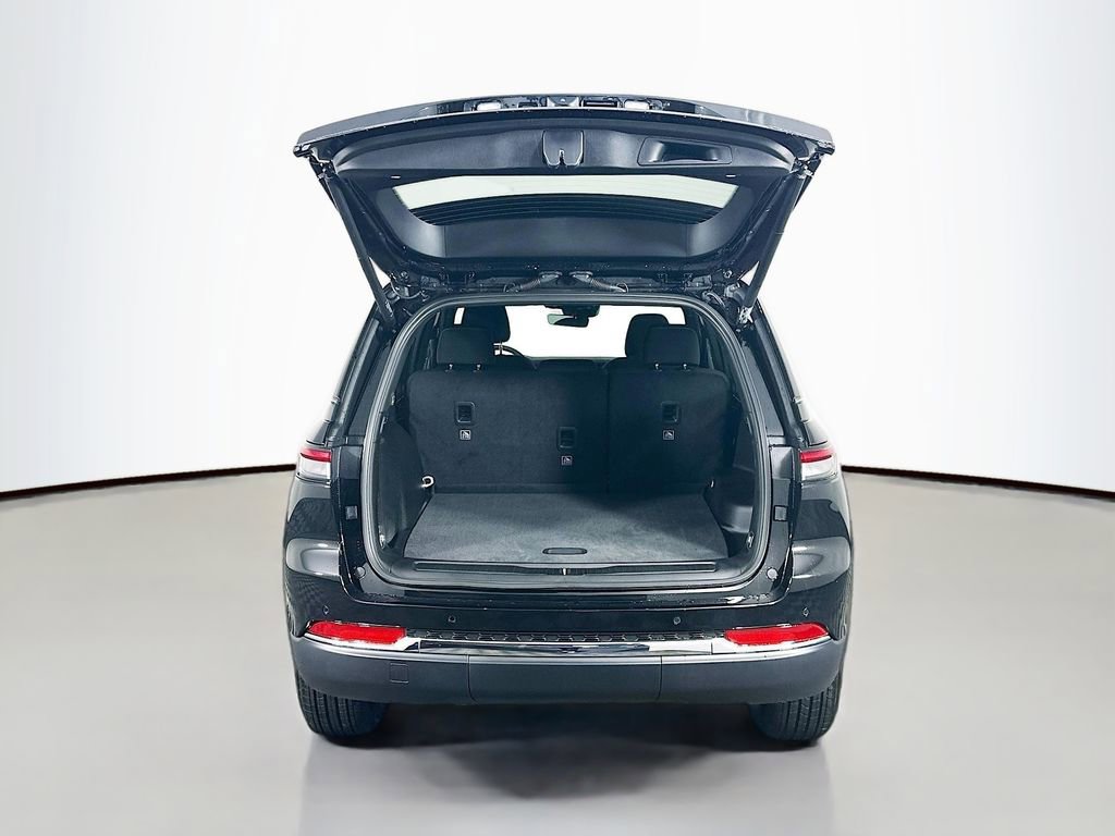 New 2025 Jeep Grand Cherokee Laredo X w/ Luxury Tech Group I RWD image 16