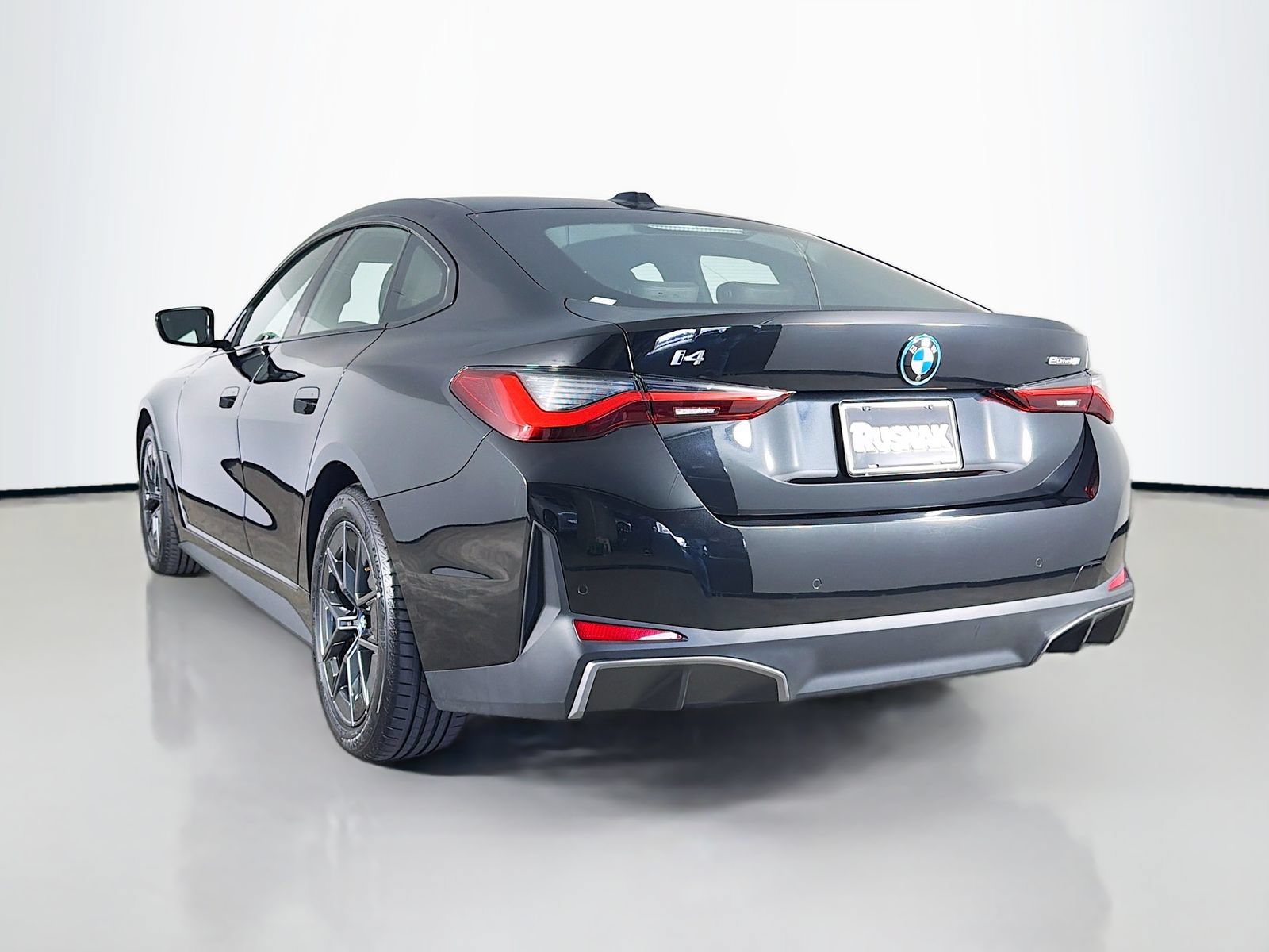 Used 2023 BMW i4 eDrive40 RWD image 5