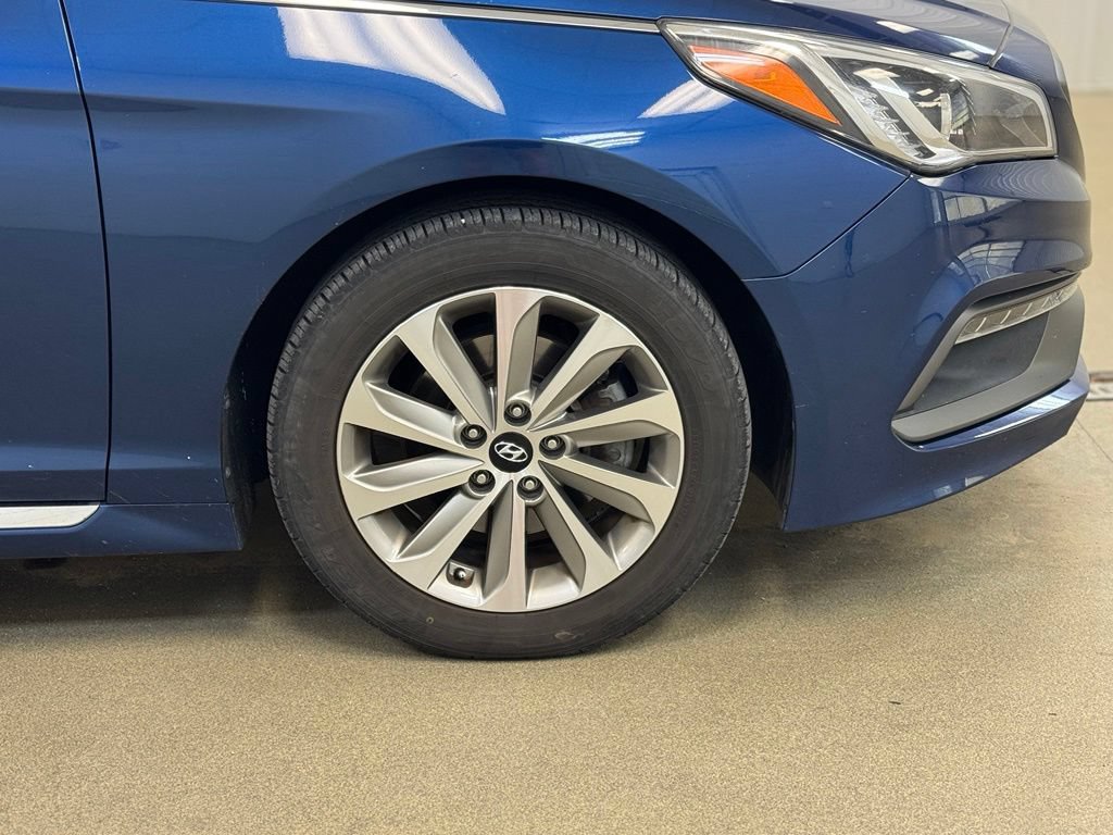 Used 2017 Hyundai Sonata Sport w/ Value Edition Package 02 FWD image 4