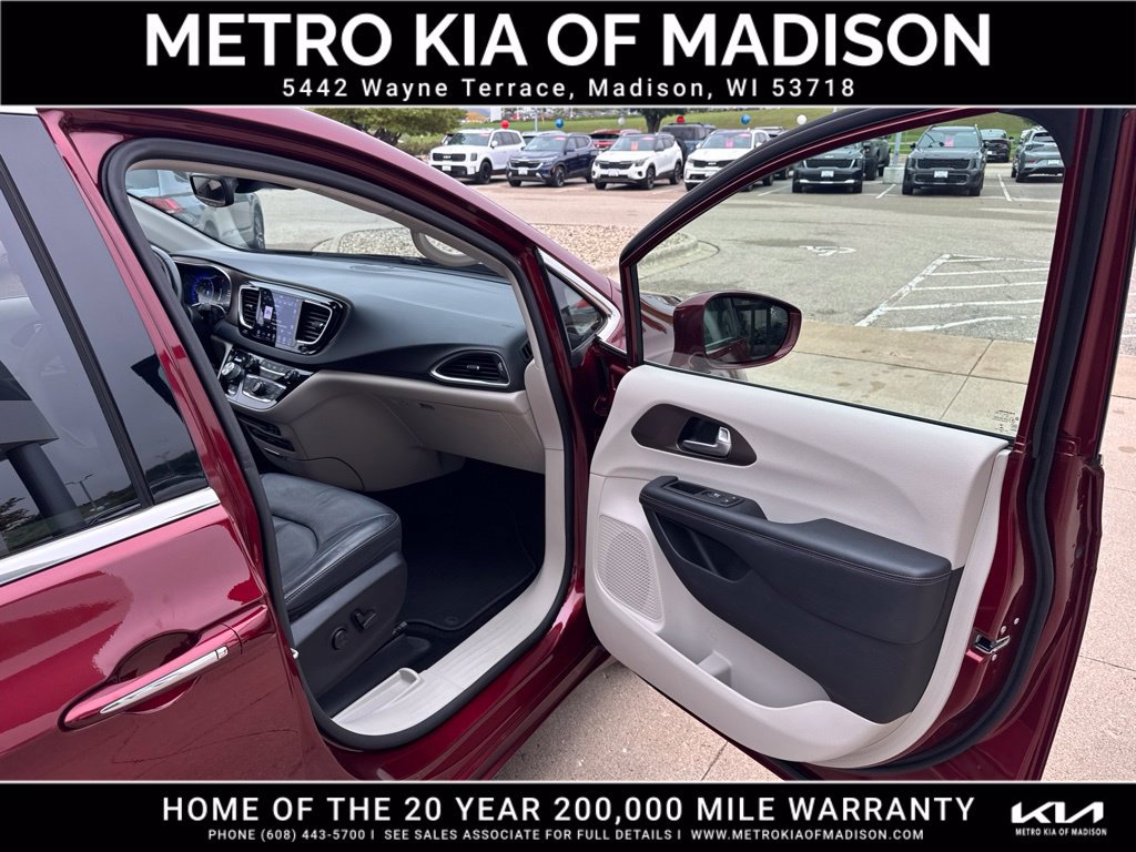 Used 2019 Chrysler Pacifica Touring-L Plus FWD image 45