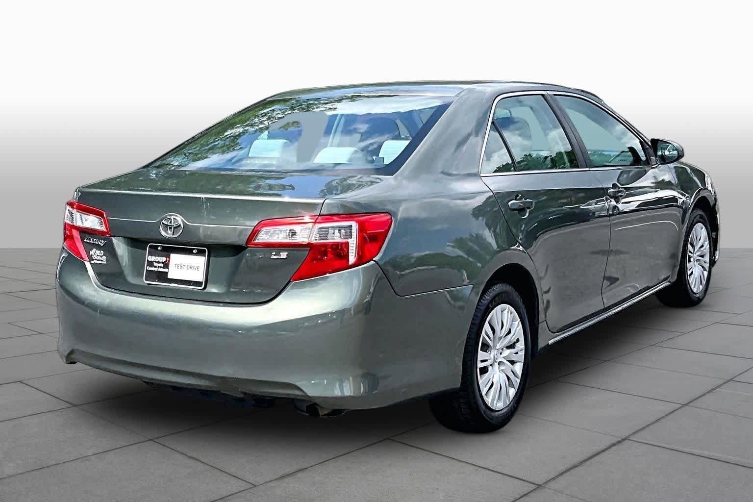 Used 2012 Toyota Camry LE FWD image 12