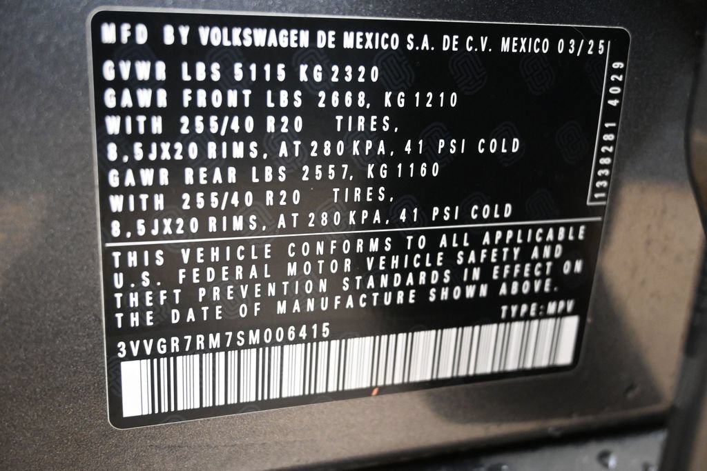 Used 2025 Volkswagen Tiguan SE R-Line AWD/4WD image 35