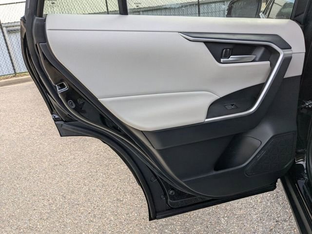 Used 2025 Toyota RAV4 XLE Premium image 32