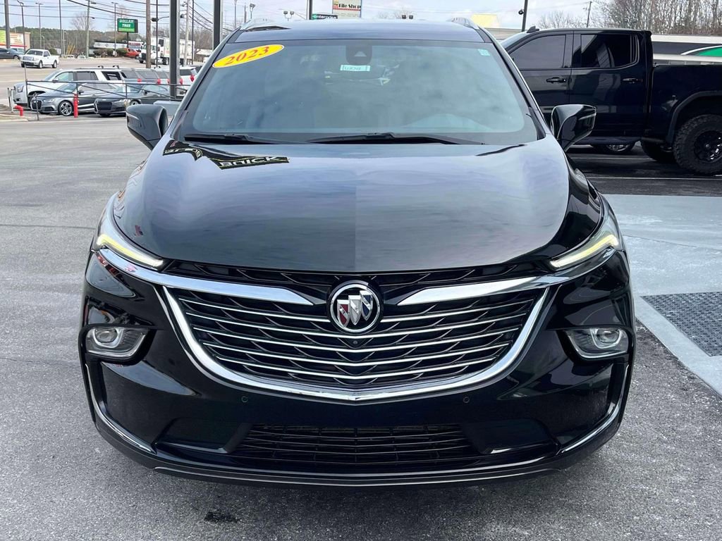 Used 2023 Buick Enclave Essence image 8