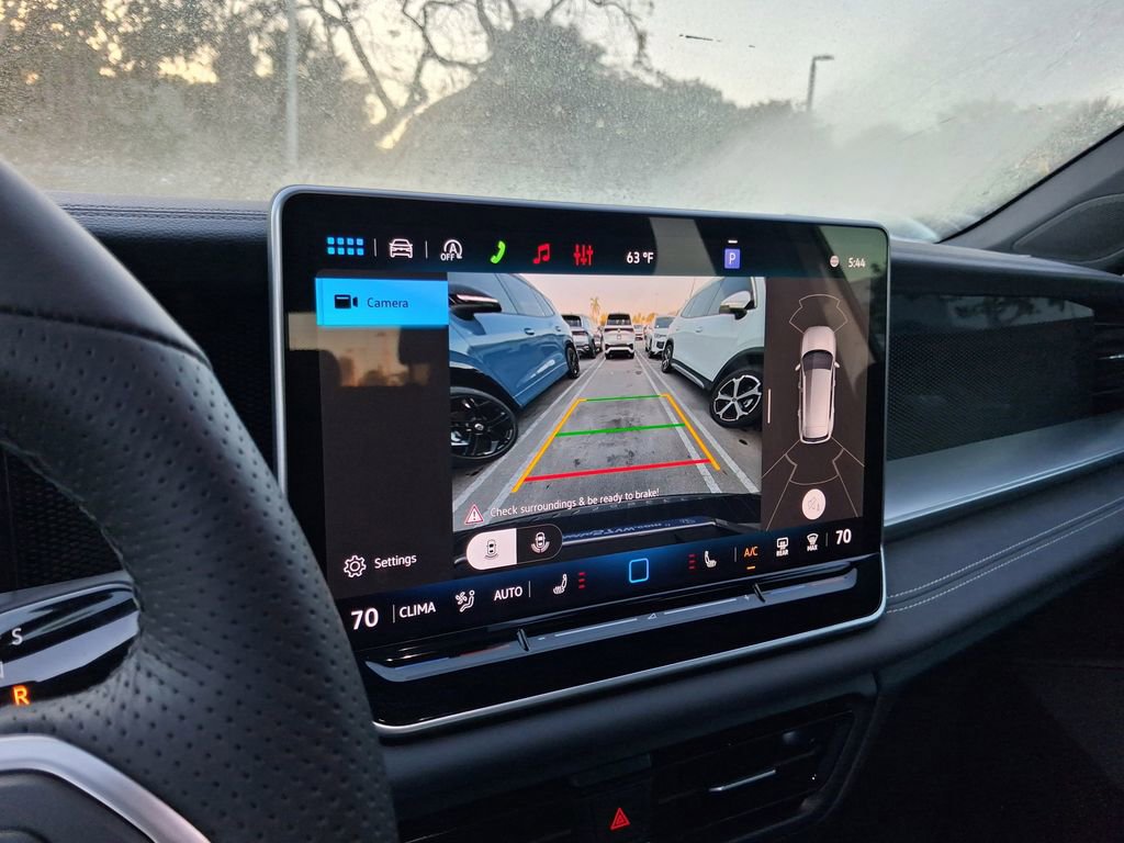 New 2026 Volkswagen Tiguan SE R-Line FWD image 11