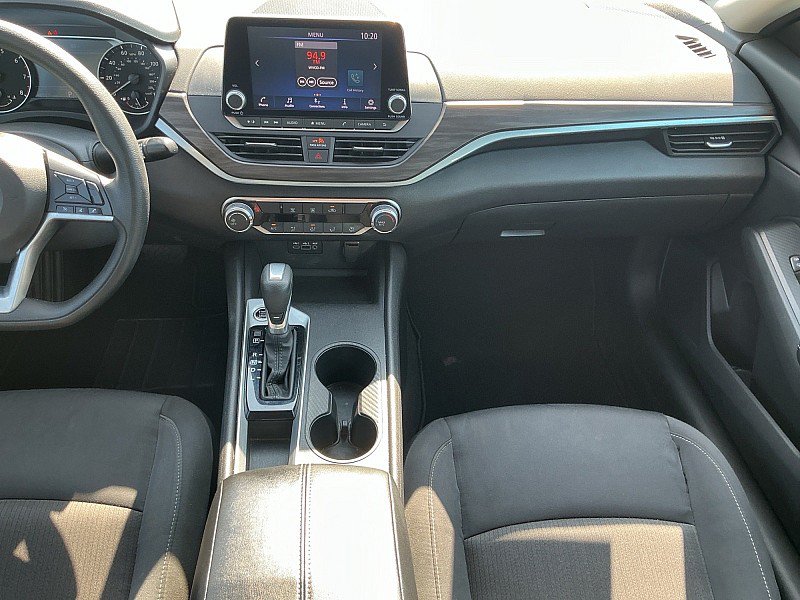 Used 2025 Nissan Altima 2.5 SV FWD image 13