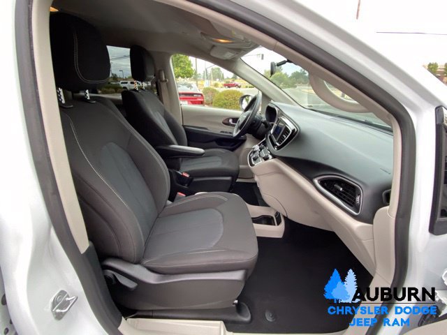 Used 2021 Chrysler Voyager L FWD image 11