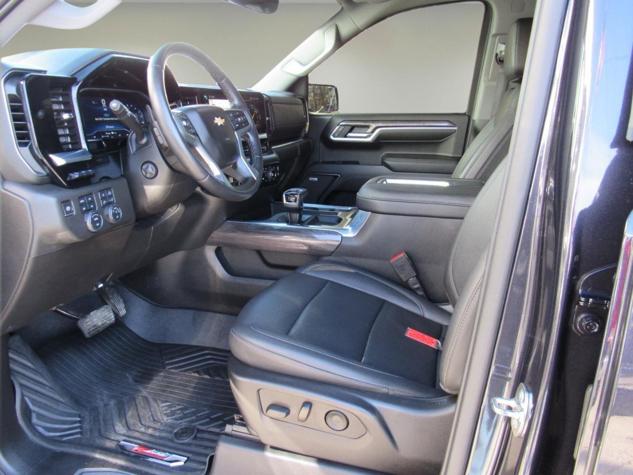 Used 2022 Chevrolet Silverado 1500 LTZ w/ LTZ Premium Package AWD/4WD image 17