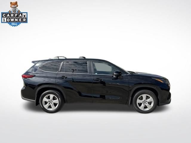 Used 2023 Toyota Highlander LE AWD/4WD image 2