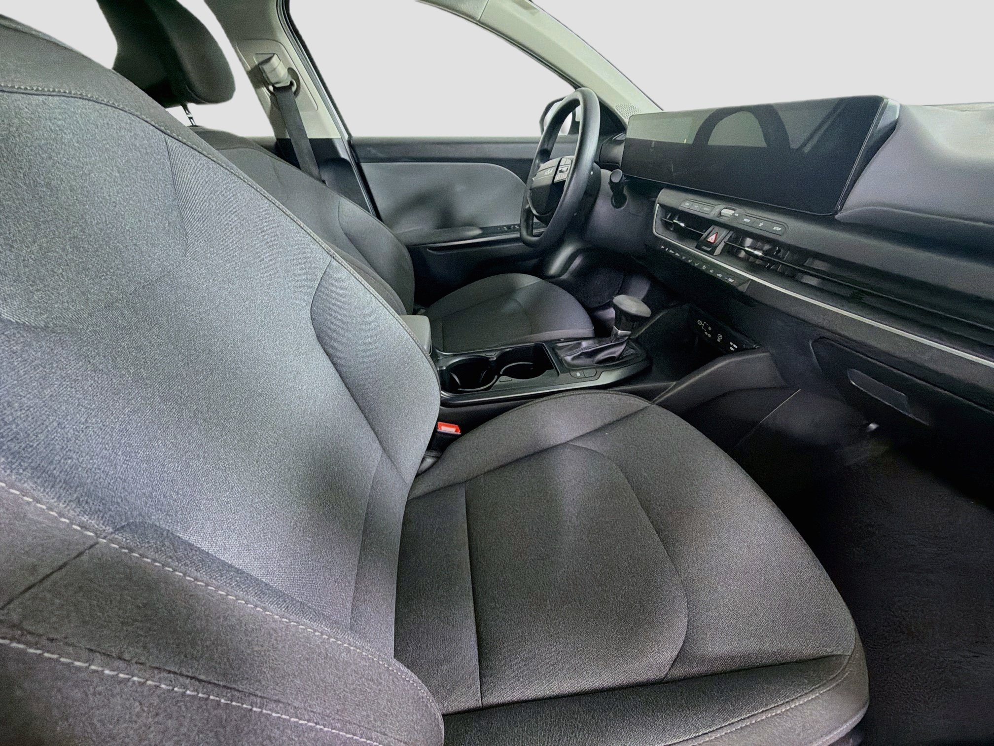 Used 2025 Kia K4 FWD image 29