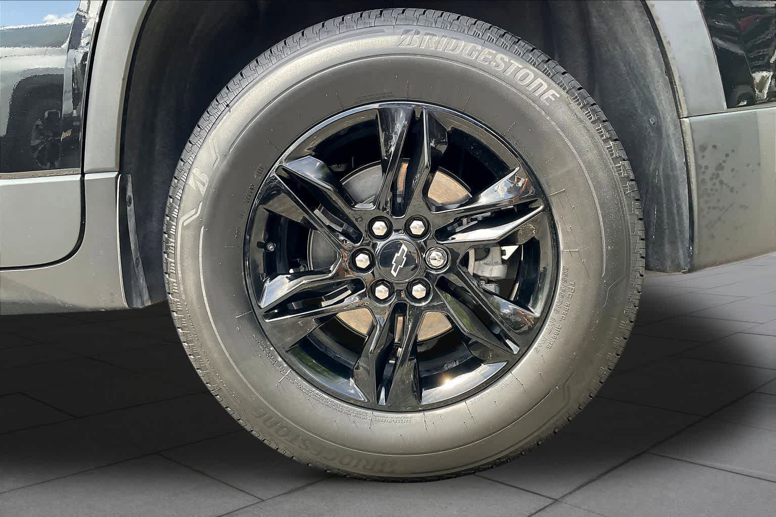 Used 2023 Chevrolet Traverse LS w/ Midnight/Sport Edition FWD image 10
