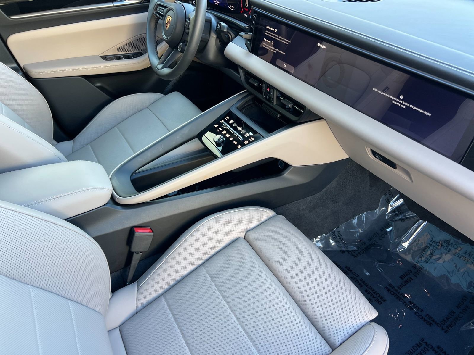 Certified 2025 Porsche Macan Electric image 18