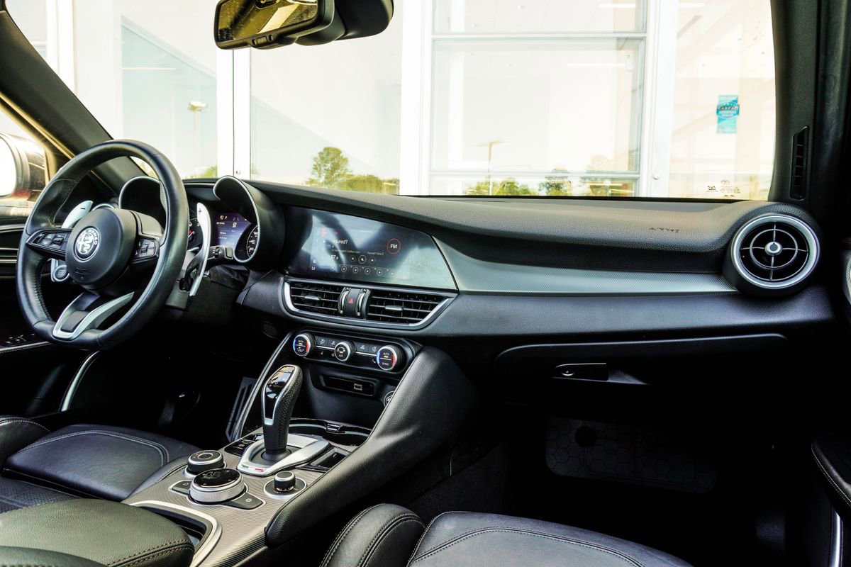 Used 2022 Alfa Romeo Giulia Veloce image 18